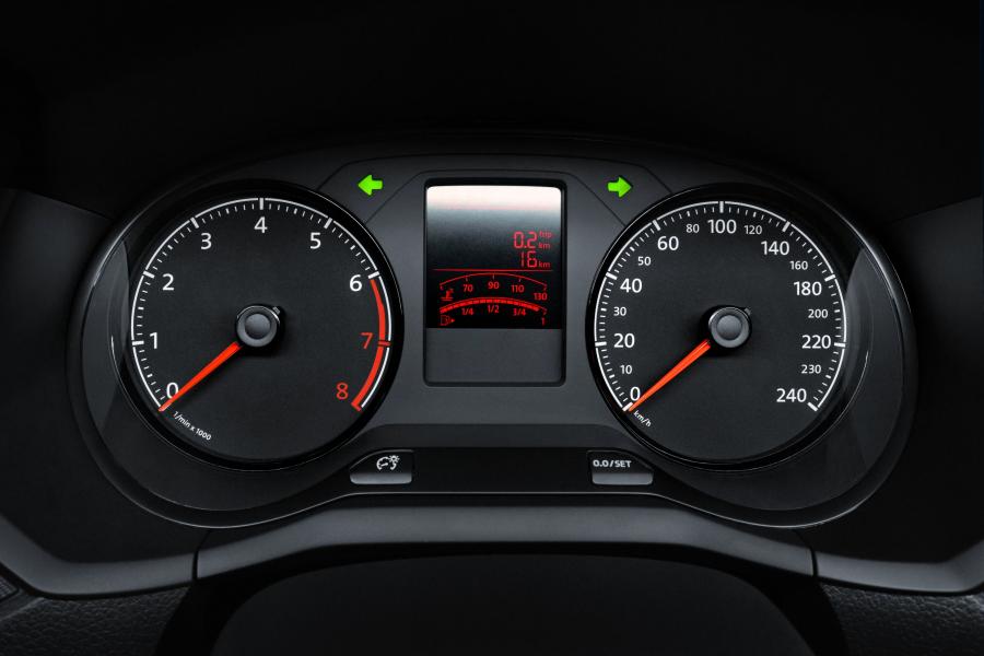 Панель приборов Volkswagen Gol 5-Door 2016 года  (фото 8 из 23)